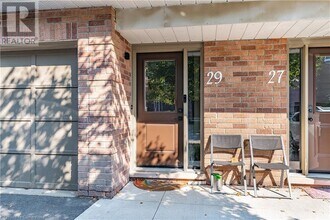 26 Moss Blvd in Hamilton, ON - Building Photo - Building Photo