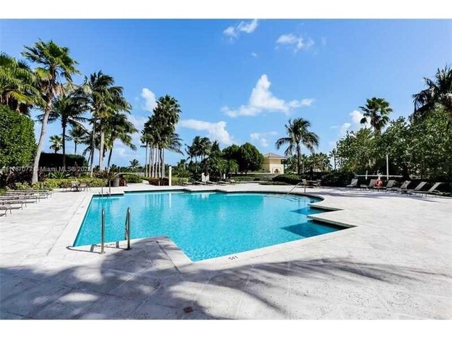 791 Crandon Blvd, Unit 1401 in Key Biscayne, FL - Building Photo - Building Photo