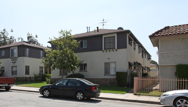 220 E Elmwood Ave in Burbank, CA - Building Photo - Building Photo