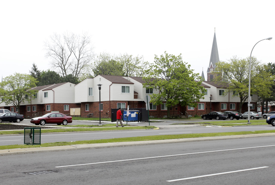 Medical Center Court Apartments in Detroit, MI - Building Photo