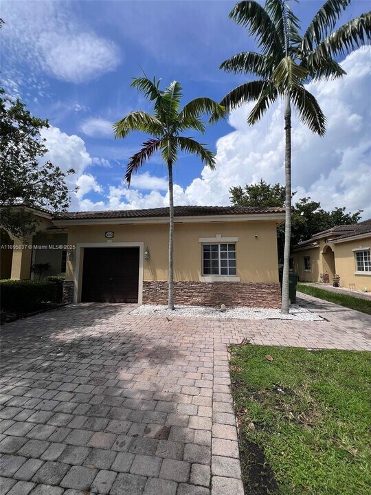 3353 NE 11th Dr in Homestead, FL - Building Photo