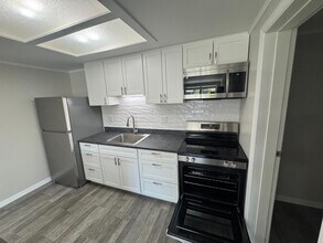 Sunrise Apartments in Titusville, FL - Foto de edificio - Building Photo