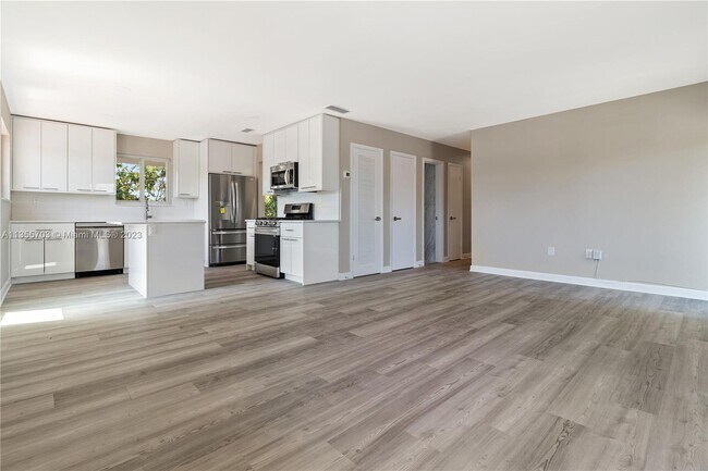 2845 SW 24th St-Unit -2 in Miami, FL - Building Photo - Building Photo