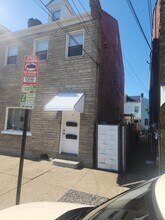 1918 Sarah St, Unit 1918 Sarah Street #2 in Pittsburgh, PA - Foto de edificio - Building Photo