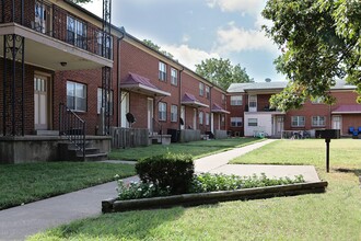 Campus Court in Springfield, MO - Building Photo - Building Photo