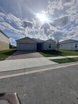 5056 Barnet Dr in Davenport, FL - Building Photo