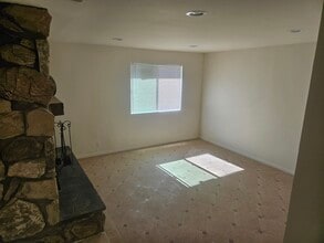 260 Mission Dr in Camarillo, CA - Building Photo - Building Photo