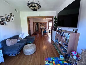 2531 N Sacramento Ave, Unit Top Floor in Chicago, IL - Building Photo - Building Photo
