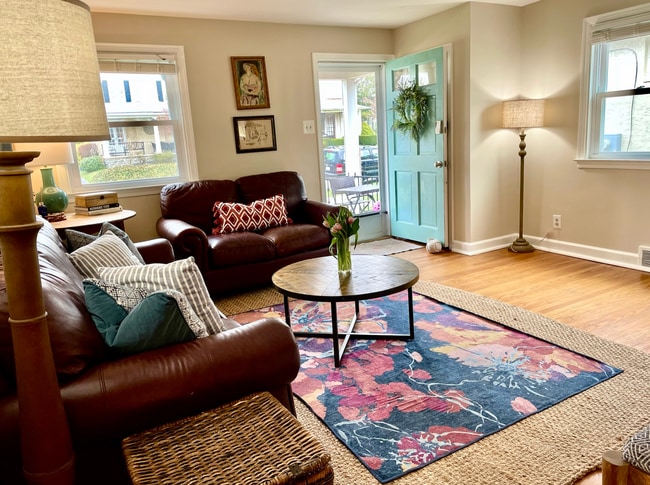 2426 Chestnut Ave in Ardmore, PA - Foto de edificio - Building Photo