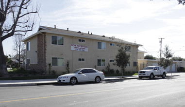 Richman Court in Fullerton, CA - Building Photo - Building Photo