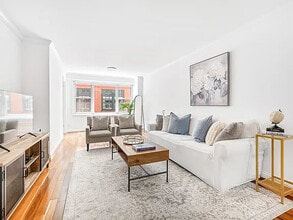 400 E 77th St in New York, NY - Building Photo - Building Photo