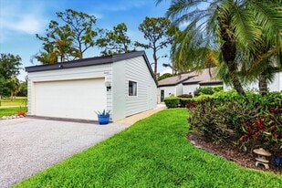 4401 Glebe Farm Rd in Sarasota, FL - Building Photo