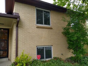 5733 E Iowa Ave in Denver, CO - Building Photo - Building Photo
