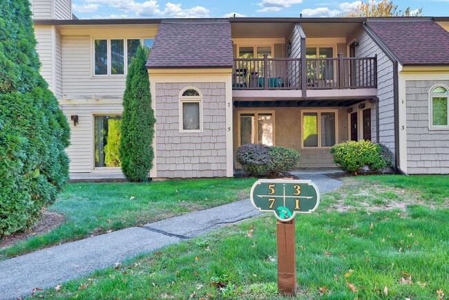 property at 5 Little Oak Ln