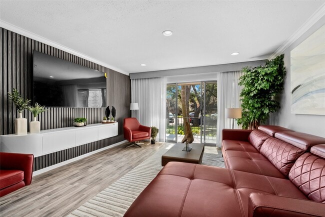 604 S Ripple Creek Dr