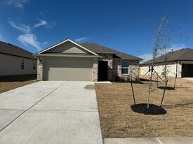 1305 Middleton Grv in Lockhart, TX - Building Photo