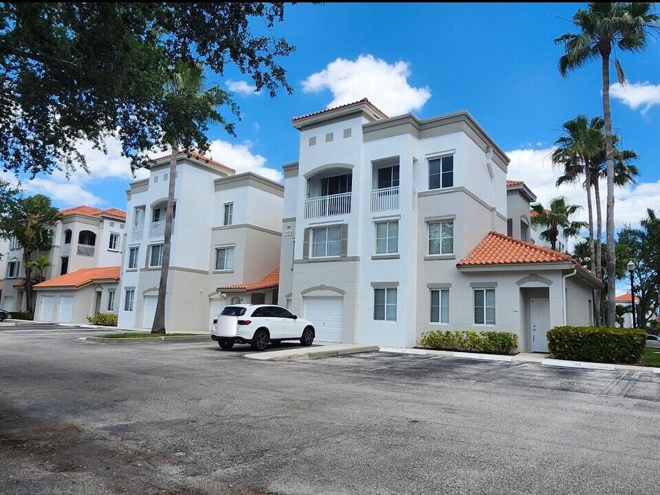 11016 Legacy Dr in Palm Beach Gardens, FL - Building Photo