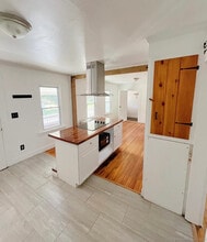 4 Dowd Ave in Canton, CT - Building Photo - Building Photo