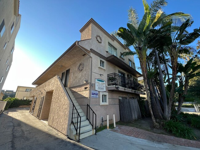 3735 S Canfield Ave in Los Angeles, CA - Building Photo - Building Photo