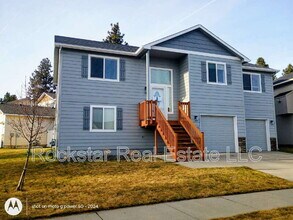 9022 W Campus Dr in Spokane, WA - Building Photo - Building Photo