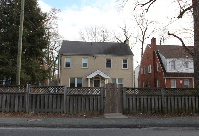 8615 Flower Ave in Takoma Park, MD - Building Photo - Building Photo