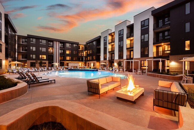 Bel Aire in Lakewood, CO - Building Photo - Building Photo