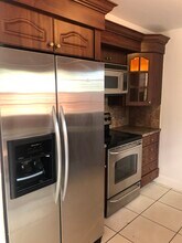 19319 NW 54th Ct in Miami Gardens, FL - Foto de edificio - Building Photo