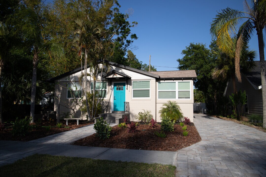 1914 53rd St S in Gulfport, FL - Building Photo