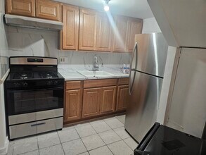 624 Covert Ave in New Hyde Park, NY - Building Photo - Building Photo
