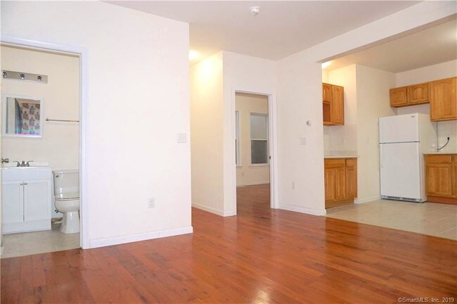 582 East St-Unit -2 in New Haven, CT - Building Photo - Building Photo