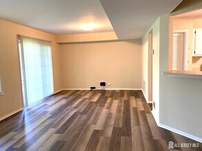 420 Plymouth Rd in North Brunswick, NJ - Building Photo - Building Photo