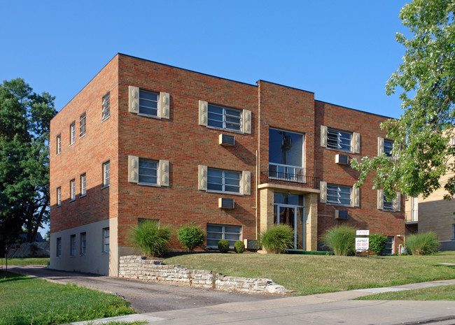 3317 Camvic Ter in Cheviot, OH - Foto de edificio - Building Photo