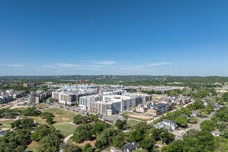 Alder at the Grove in Austin, TX - Foto de edificio - Building Photo