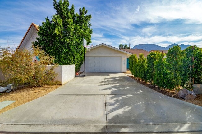 54200 Avenida Madero in La Quinta, CA - Building Photo - Building Photo