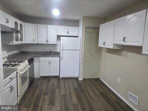 22 Alburtus Ct in Trenton, NJ - Building Photo - Building Photo