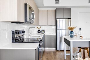 3801 N Dixie Hwy in Oakland Park, FL - Building Photo