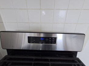 98 Main St, Unit Apt 2R in Woodbridge, NJ - Building Photo - Building Photo