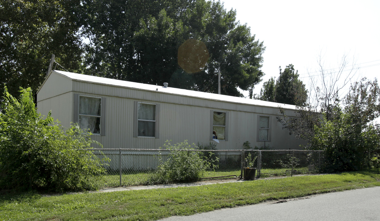 200 N 2nd St in Elsberry, MO - Building Photo