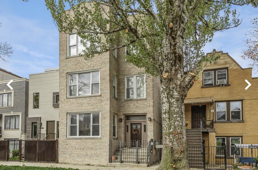2538 W Haddon Ave in Chicago, IL - Building Photo
