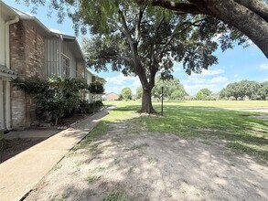 12875 High Star Dr in Houston, TX - Building Photo - Building Photo