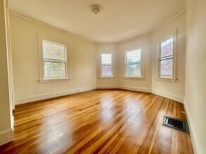 338-340 Central Ave-Unit -2 in Milton, MA - Building Photo - Building Photo