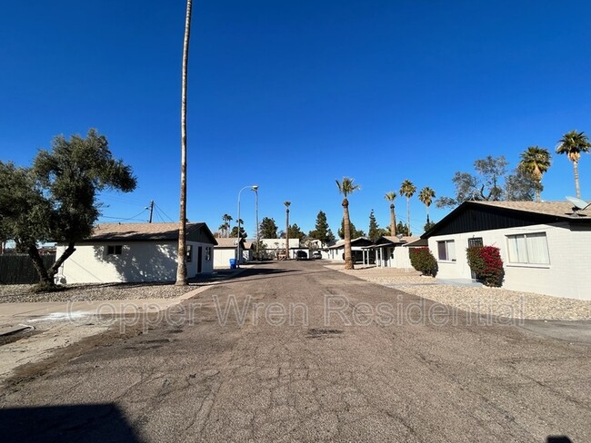 2416 W Coolidge St in Phoenix, AZ - Foto de edificio - Building Photo