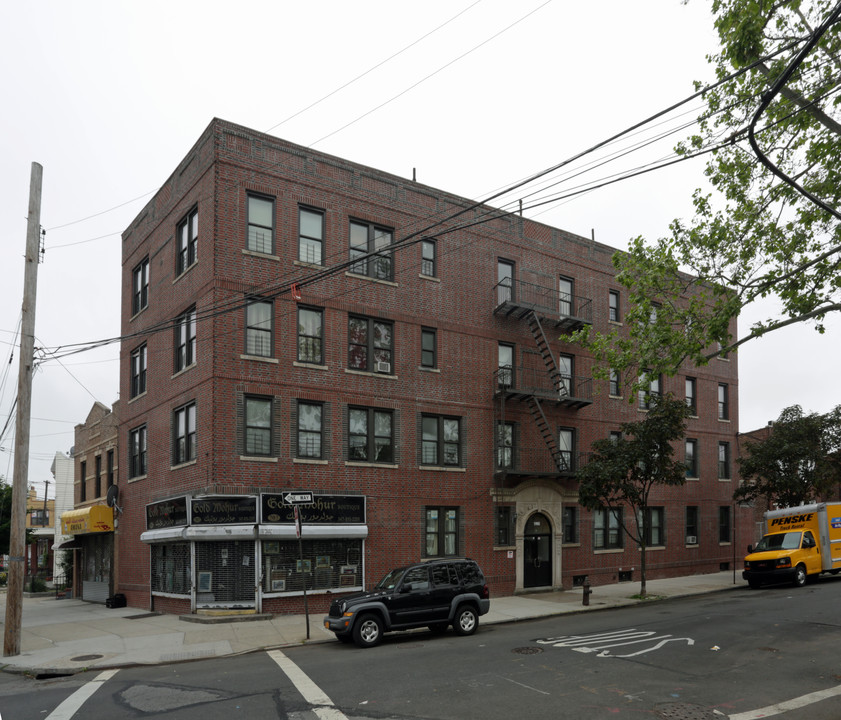 1905 Hunt Ave in Bronx, NY - Foto de edificio