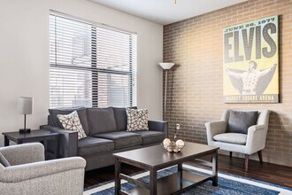 235 S Delaware St in Indianapolis, IN - Foto de edificio - Building Photo