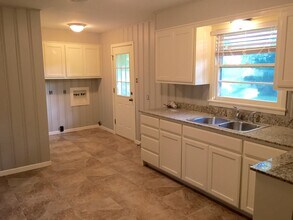 1711 W College St in Sherman, TX - Building Photo - Building Photo