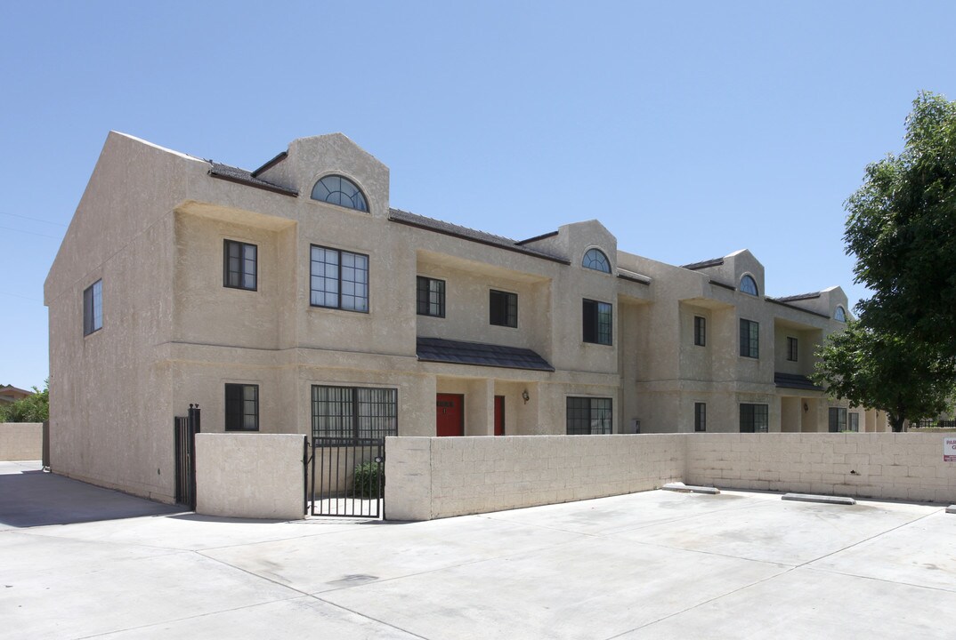 33350 Cathedral Canyon Dr in Cathedral City, CA - Building Photo