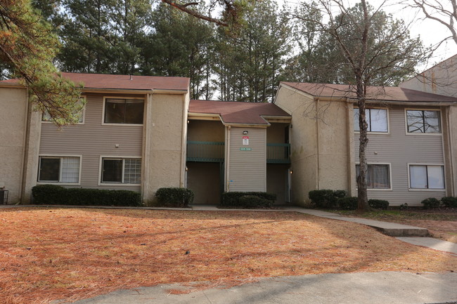 Saratoga Lake Apartments in Decatur, GA - Building Photo - Building Photo
