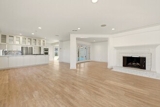 204 Tranquillo Rd in Pacific Palisades, CA - Foto de edificio - Building Photo