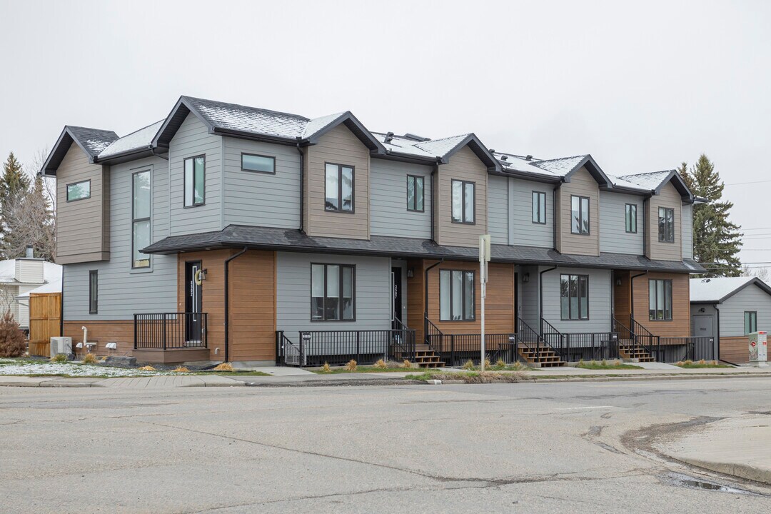 3509 83 St NW in Calgary, AB - Building Photo