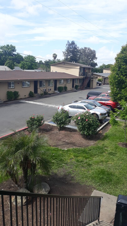 Los Altos Apartments in Sacramento, CA - Building Photo